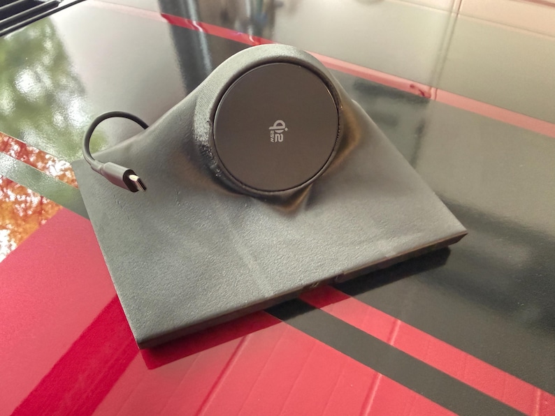 TamasTech magnetic wireless charging console for the Mustang S650